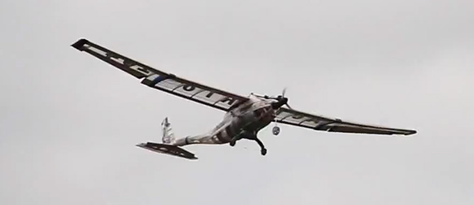 Avião da SAE Brasil 2012.