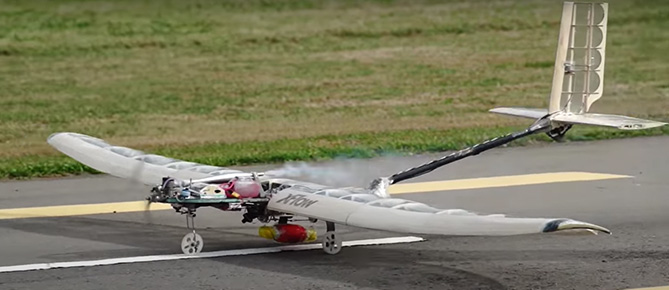 Avião da EAST 2013.