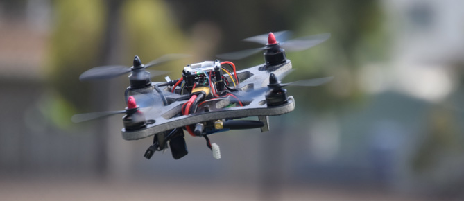 Drone Indoor de 2018 voando.
