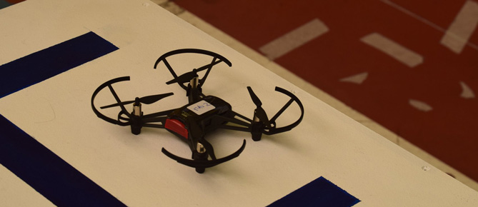 Drone Indoor de 2019 voando.